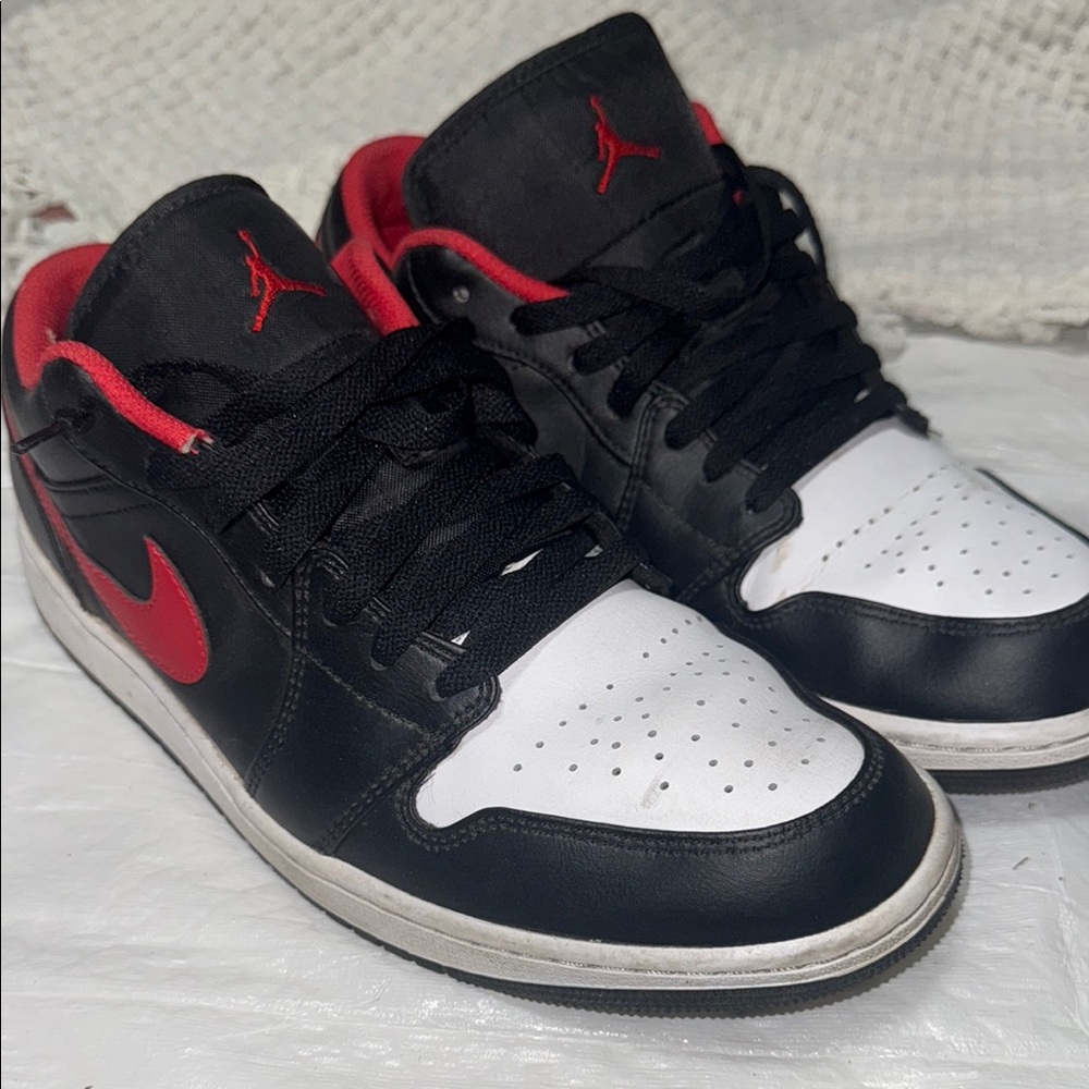 Jordan Men's Black, Red, and White Sneakers